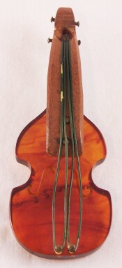 BP233 rootbeer bakelite & wood violin pin